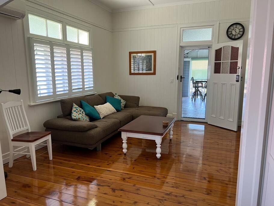 Entire Upper Floor 1 Bedroom Brisbane Eksteriør bilde